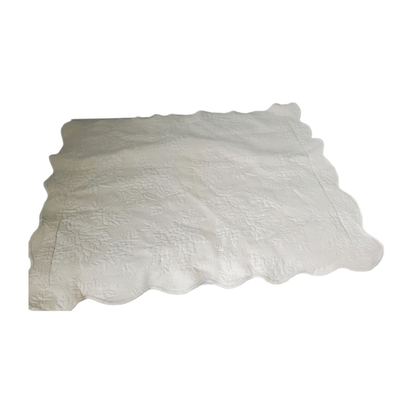 Linens n Things Ivory Set of 2 Maltese  Pillow Shams - Picture 2 of 8